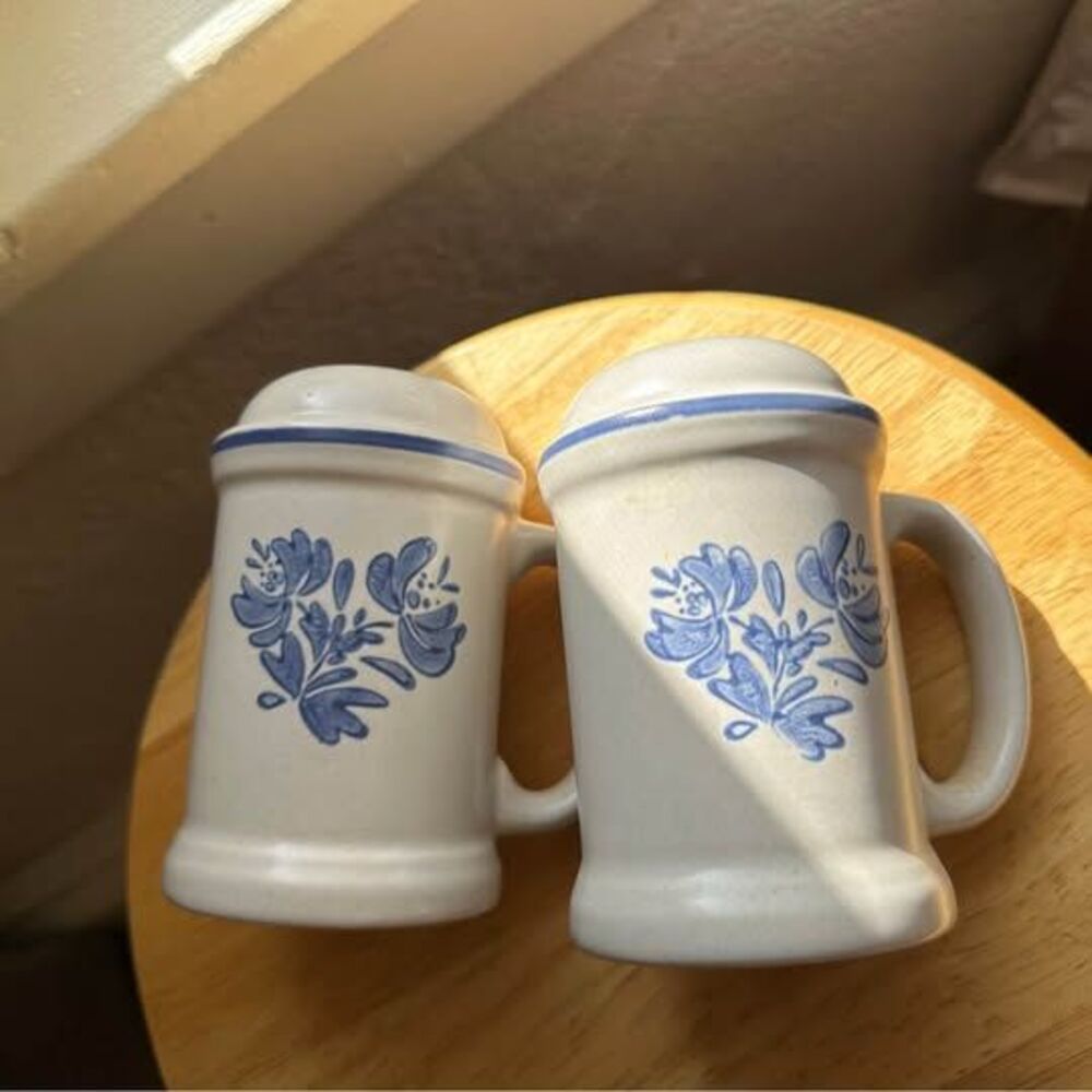 Pfaltzgraff Yorktowne Stoneware Salt & Pepper Shakers Cottagecore